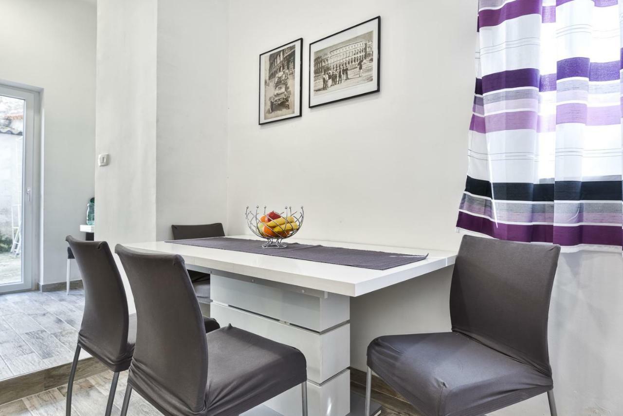 Apartment 20M From Arena Pula Exterior photo